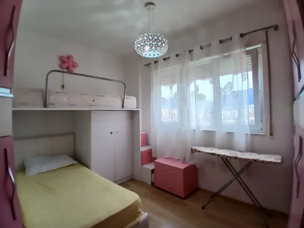 Tirane, jepet me qera apartament 2+1+Ballkon Kati 6, 75 m² 550 € (Ali dem / Burgu I grave)