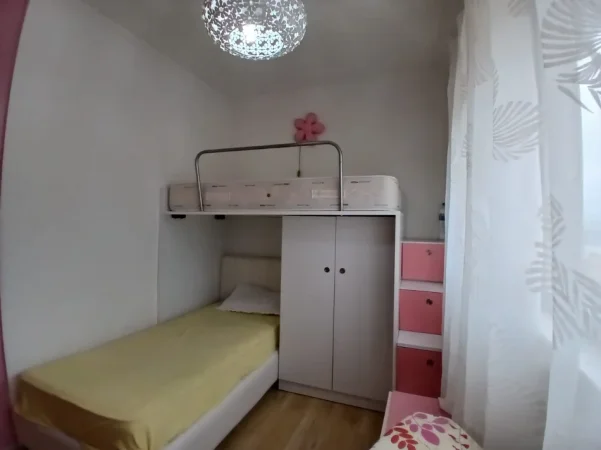 Tirane, jepet me qera apartament 2+1+Ballkon Kati 6, 75 m² 550 € (Ali dem / Burgu I grave)