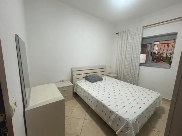 Tirane, jepet me qera apartament 1+1+Ballkon Kati 0, 50 m² 350 € 