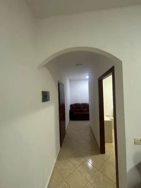 Tirane, jepet me qera apartament 1+1+Ballkon Kati 0, 50 m² 350 € 