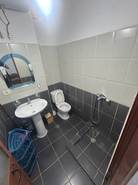 Tirane, jepet me qera apartament 1+1+Ballkon Kati 0, 50 m² 350 € 