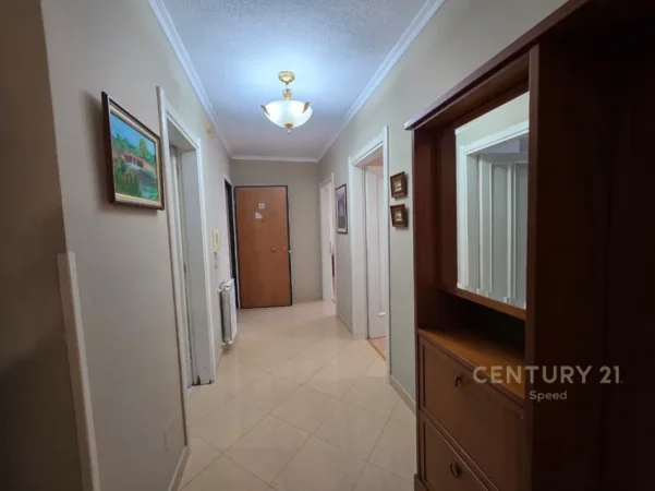 Tirane, jepet me qera apartament 2+1+Ballkon Kati 11, 139 m² 1.200 € (Rruga Brigada VIII)