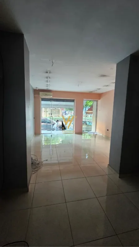 Tirane, jepet me qera dyqan Kati 0, 33 m² 820 € (RRUGA BARDHYL)