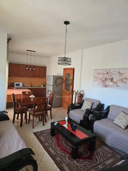 Tirane, jepet me qera apartament 2+1+Ballkon Kati 3, 90 m² 650 € (siri kodra)