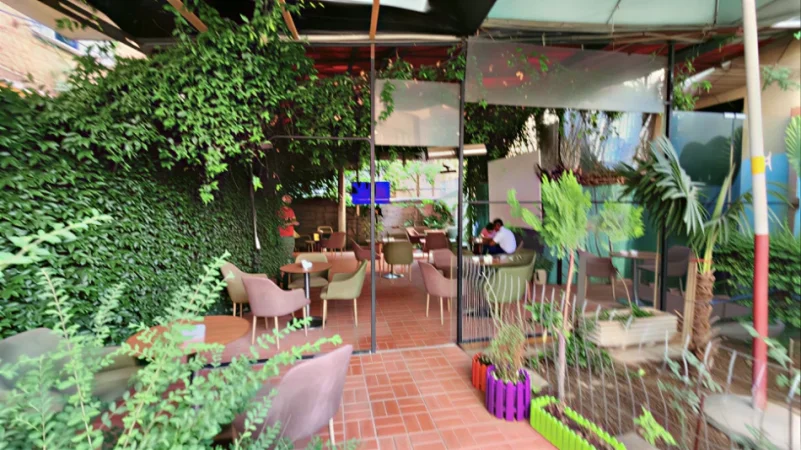 Tirane, jepet me qera lokal Kati 0, 2.000 € (Rruga e Kavajës)