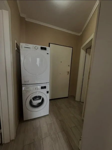 Tirane, jepet me qera 1+1+Aneks Kati 3, 60 m² 600 € 