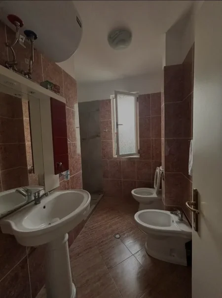 Tirane, jepet me qera 1+1+Aneks Kati 3, 60 m² 600 € 