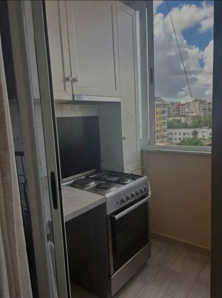 Tirane, jepet me qera 1+1+Aneks Kati 3, 60 m² 600 € 
