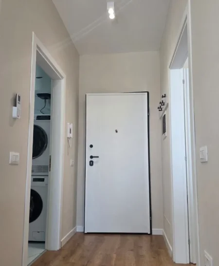 Tirane, jepet me qera apartament 1+1 Kati 3, 65 m² 480 € (Rruga 5 Maji)