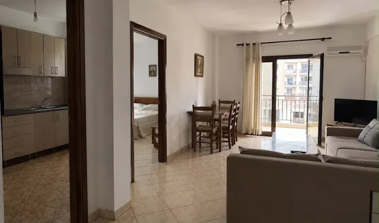 Tirane, jepet me qera apartament 1+1 Kati 5, 75 m² 600 € 