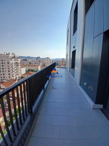 Tirane, jepet me qera apartament 3+1+Ballkon Kati 8, 138 m² 1.492 € 