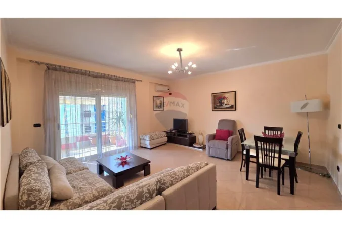 Vlore - Lungomare, shitet apartament 1+1+Ballkon Kati 3, 92 m² 157.000 € (Rruga Dhimitër Konomi, Vlore)