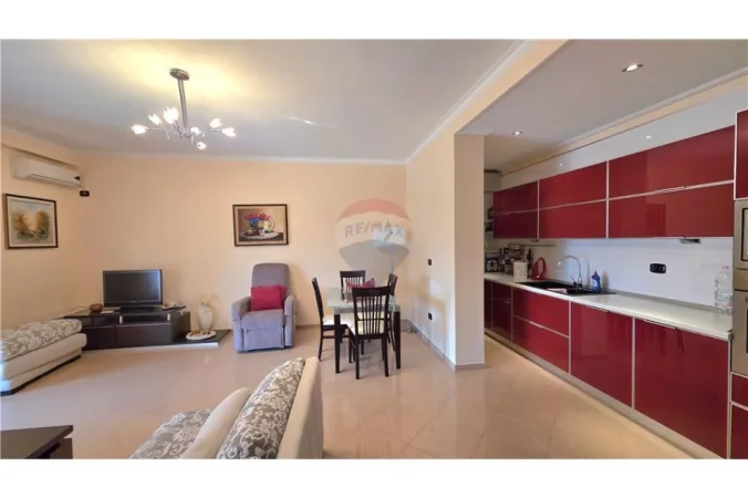 Vlore - Lungomare, shitet apartament 1+1+Ballkon Kati 3, 92 m² 157.000 € (Rruga Dhimitër Konomi, Vlore)