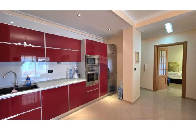 Vlore - Lungomare, shitet apartament 1+1+Ballkon Kati 3, 92 m² 157.000 € (Rruga Dhimitër Konomi, Vlore)