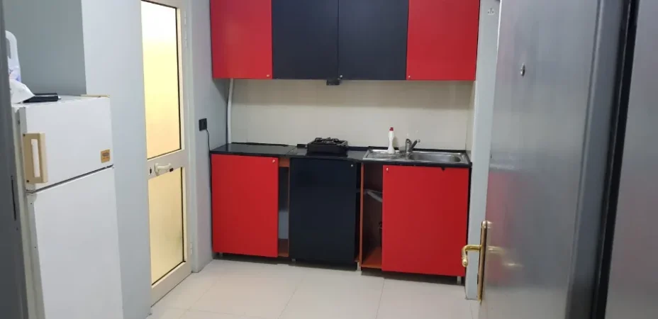 Shqiperi, jepet me qera nga Pronari, pa-komision apartament 1+1 Kati 1, 35 m² 230 € (Rruga Irfan Tomini, pallati 16)