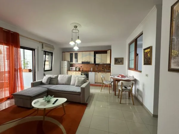 Tirane, jepet me qera apartament 2+1 Kati 3, 70 m² 700 € (Garda)