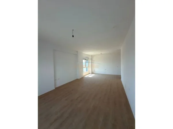 Tirane, shitet apartament 2+1 Kati 8, 121 m² 105.000 € 