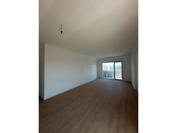 Tirane, shitet apartament 2+1 Kati 8, 121 m² 105.000 € 