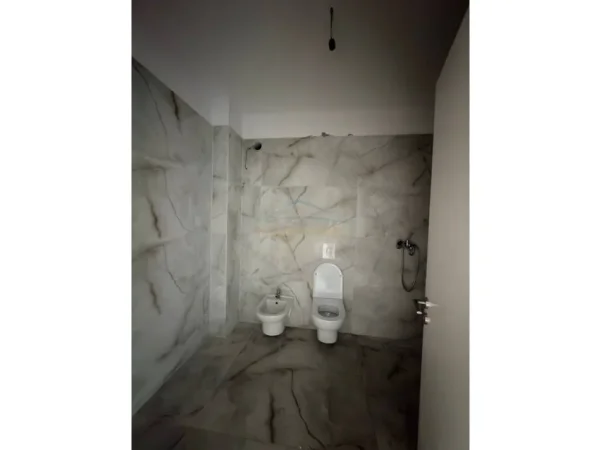 Tirane, shitet apartament 2+1 Kati 8, 121 m² 105.000 € 