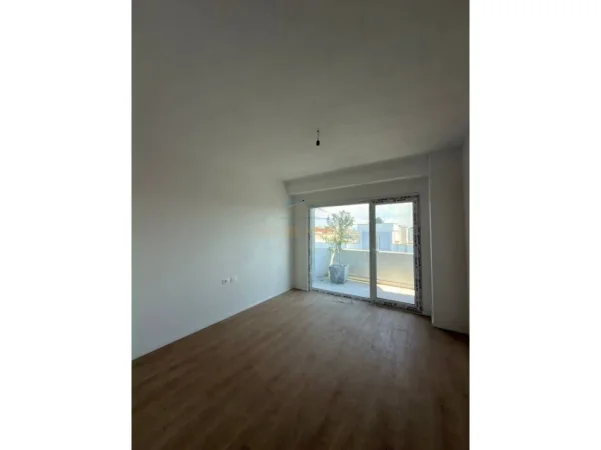 Tirane, shitet apartament 2+1 Kati 8, 121 m² 105.000 € 