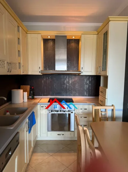 Tirane, jepet me qera apartament 2+1+Ballkon Kati 9, 110 m² 850 € (RRUGA SAMI FRASHERI,BLLOKU)