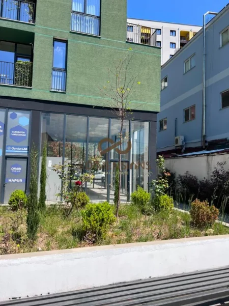 Tirane, shitet ambjent biznesi Kati 0, 75 m² 410.000 € (yzberisht)