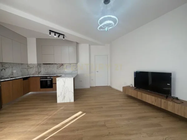 Tirane, jepet me qera apartament 2+1 Kati 7, 115 m² 550 € (Astir everest143520)