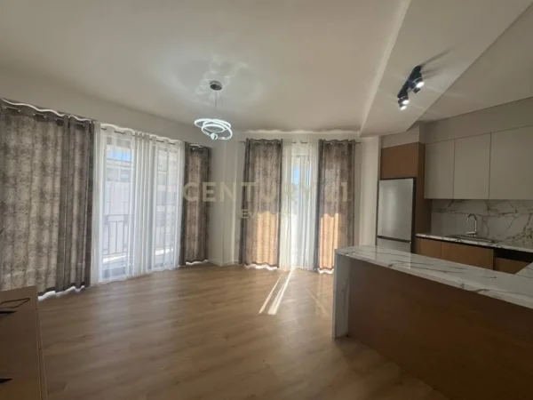 Tirane, jepet me qera apartament 2+1 Kati 7, 115 m² 550 € (Astir everest143520)