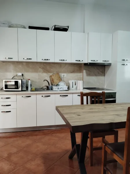 Tirane, jepet me qera apartament 2+1 Kati 2, 110 m² 600 € 