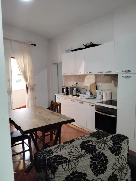 Tirane, jepet me qera apartament 2+1 Kati 2, 110 m² 600 € 