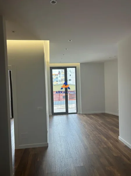 Tirane, jepet me qera ambjent biznesi Kati 4, 116 m² 1.700 € 