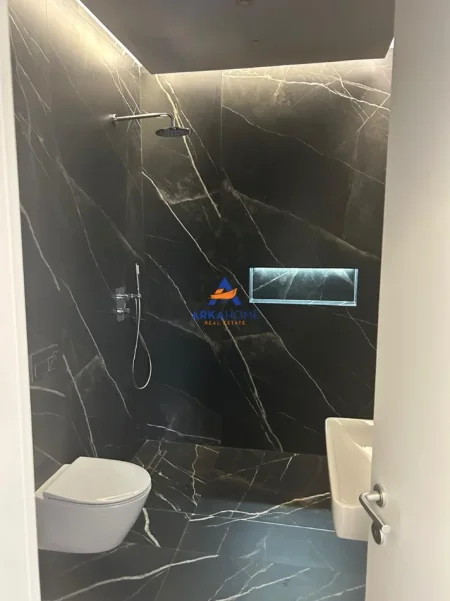 Tirane, jepet me qera ambjent biznesi Kati 4, 116 m² 1.700 € 