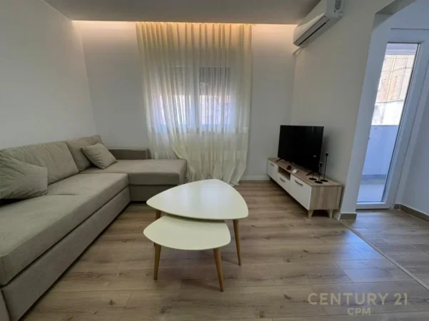Tirane, jepet me qera apartament 1+1+Ballkon Kati 3, 57 m² 500 € (Ali Demi)