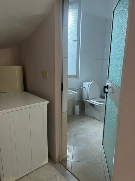 Tirane, jepet me qera shtepi 1+1+Ballkon Kati 1, 70 m² 400 € (BLLOKU GINTASH)