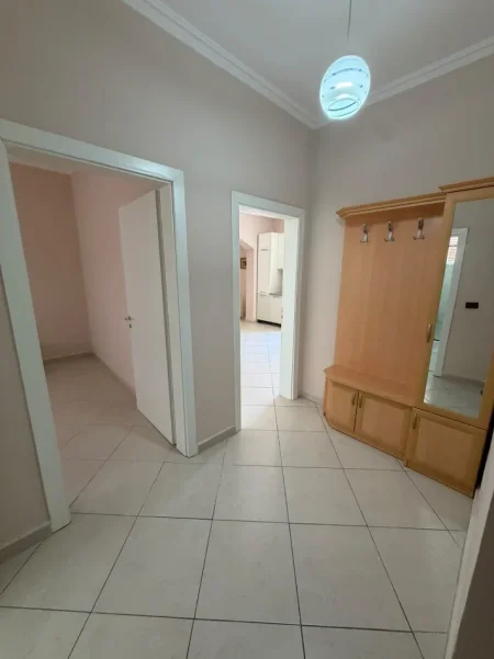 Durres, jepet me qera apartament 2+1+Ballkon Kati 3, 80 m² 380 € (Lagjia 30-Vjetori)