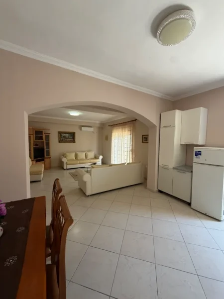 Durres, jepet me qera apartament 2+1+Ballkon Kati 3, 80 m² 380 € (Lagjia 30-Vjetori)