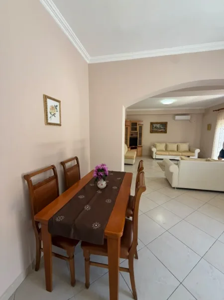 Durres, jepet me qera apartament 2+1+Ballkon Kati 3, 80 m² 380 € (Lagjia 30-Vjetori)
