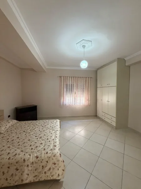 Durres, jepet me qera apartament 2+1+Ballkon Kati 3, 80 m² 380 € (Lagjia 30-Vjetori)