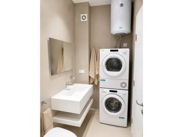 Tirane, jepet me qera apartament+verande | Penthouse 3+1+Aneks+Ballkon Kati 6, 218 m² 1.200 € (Emerald Center)