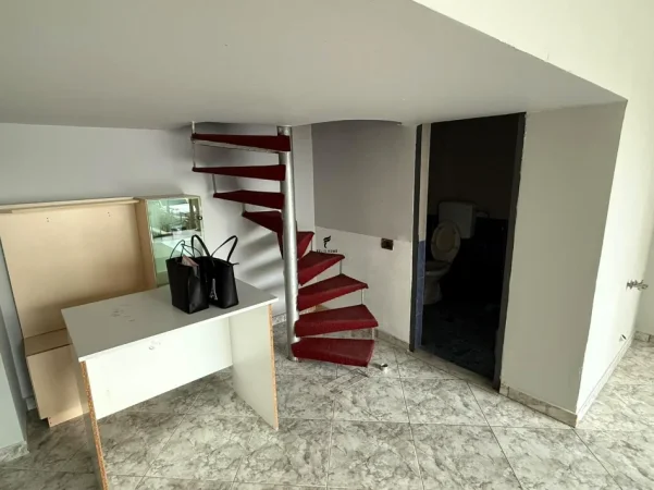Tirane, shitet dyqan Kati 1, 35 m² 67.000 € (5 MAJI)
