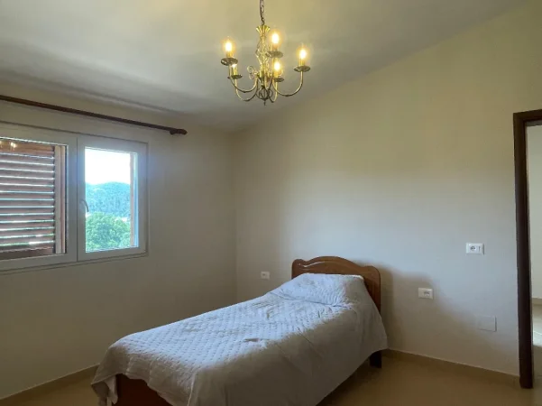 Tirane, jepet me qera 3+1 Kati 2, (Petrele)