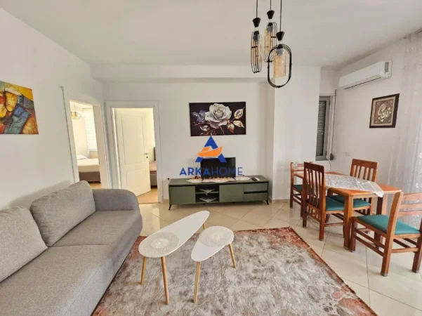 Tirane, jepet me qera apartament 2+1+Ballkon Kati 6, 86 m² 746 € 