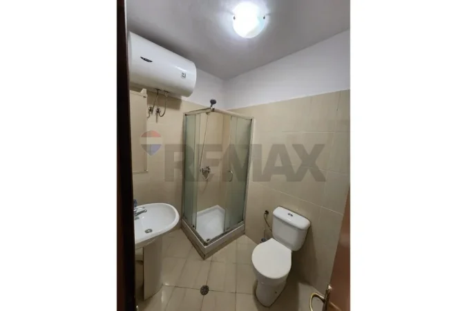 Tirane, jepet me qera apartament 2+1 , 117 m² 700 € (Rruga Frang Bardhi)
