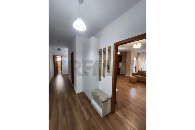 Tirane, jepet me qera apartament 2+1 , 117 m² 700 € (Rruga Frang Bardhi)