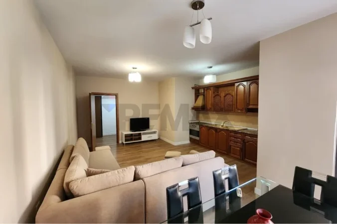 Tirane, jepet me qera apartament 2+1 , 117 m² 700 € (Rruga Frang Bardhi)