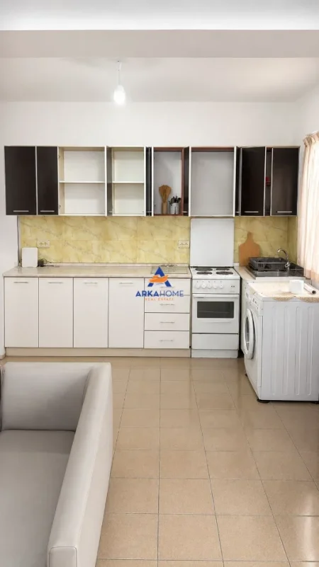 Tirane, jepet me qera apartament 2+1+Ballkon Kati 0, 85 m² 373 € 