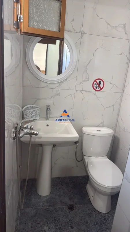 Tirane, jepet me qera apartament 2+1+Ballkon Kati 0, 85 m² 373 € 