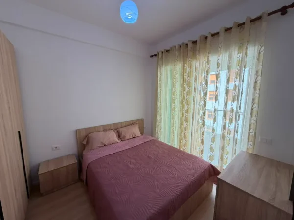 Tirane, jepet me qera apartament 1+1 Kati 5, (Ali Demi)