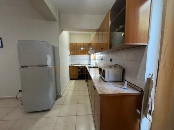 Tirane, jepet me qera apartament 1+1+Ballkon Kati 2, 85 m² 500 € (Stadiumi "Air Albania")