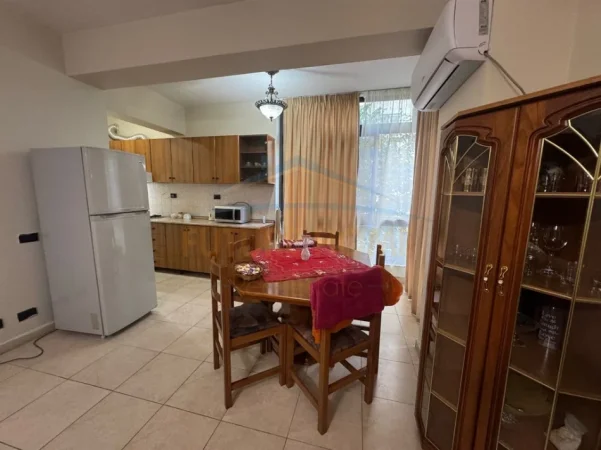 Tirane, jepet me qera apartament 1+1 Kati 2, 85 m² 500 € (AIR ALBANIA)